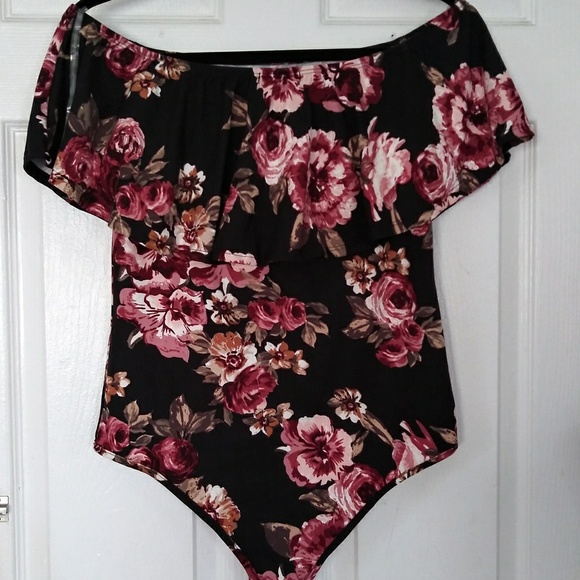 Rue 21 Floral bodysuit - Picture 2 of 8